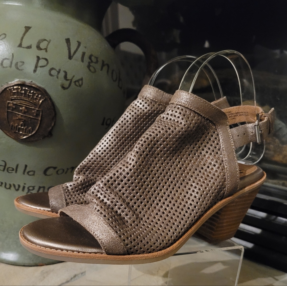 NWOT...Super Comfortable Sofft Sandals size 7.5